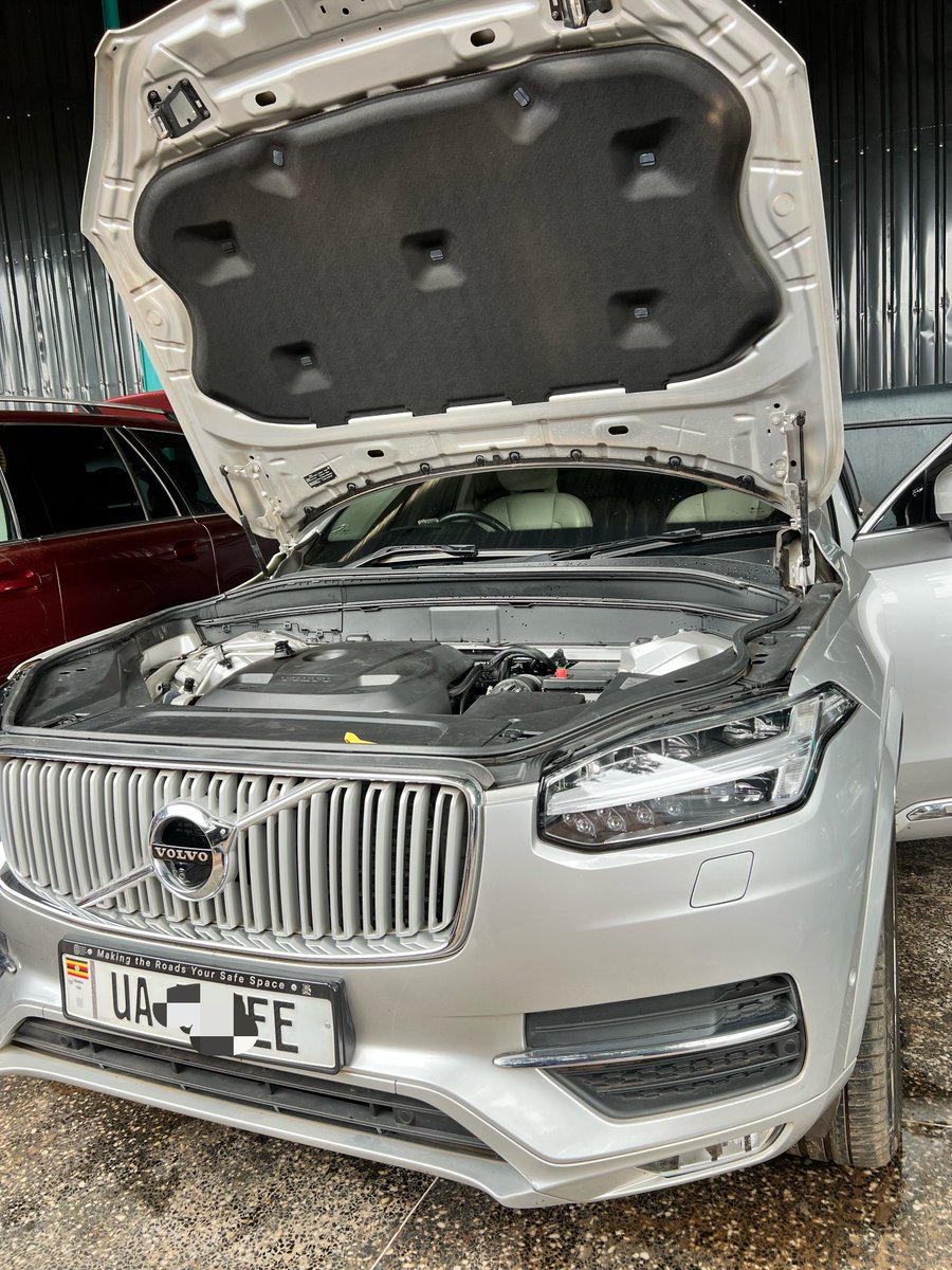 ArafatMawejje's tweet photo. One of the finest Volvo XC90 T6s in Kampala 🇺🇬 is in for professional servicing and a complete health check! 🔧🚘
Thank you for your trust 
#volvocars https://t.co/c1j7D7pp6d