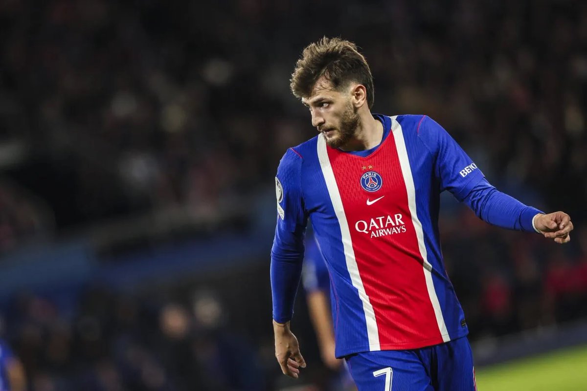 FabriceHawkins's tweet photo. 🚨 Gros coup dur pour le Paris Saint-Germain ! Victime d’une rupture du ligament croisé antérieur du genou droit contre le FC Barcelone, Khvicha Kvaratskhelia sera opéré dans les prochains jours. https://t.co/IugsdtLeut