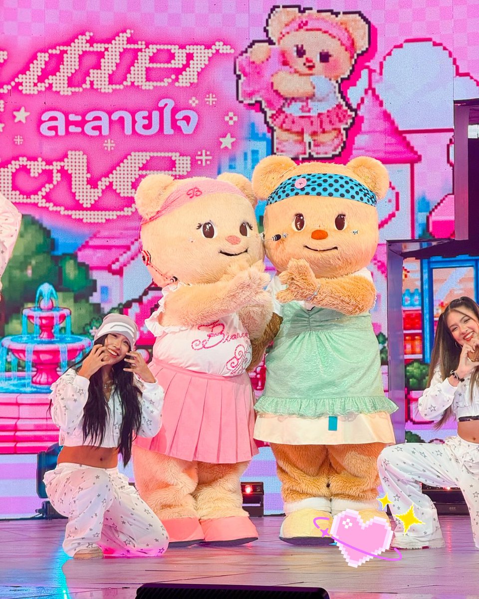 butterbear_th's tweet photo. เป็นอีกวันที่น้องตื่นเต้นมากๆ ที่ได้ขึ้น T-Pop Stage อีกครั้ง
ขอบคุณทุกคนที่คอยซัพพอร์ตน้องมาตลอดเลยนะคะ 🫶🏻💗
น้องกับเจ่เจ้จะกินให้อิ่ม ร้องเพลงให้ปัง เต้นให้จึ้ง 💃🏻✨
ส่วนเรื่องลดความสวย… อาจจะยังค่ะ 🤏🏻🥹 น้องกับเจ่เจ้ายังยืนยันคำเดิมว่าจะสวยกิน(มัม)คนต่อไปค่ะ 🤣
เพราะศิลปินต้องใช้พลังงานเยอะ มัมๆ แด๊ดๆต้องเข้าใจน้องนะคะ 🤣🍚💖

 #Butterbear #Biancabear #ButterLove #TpopStage