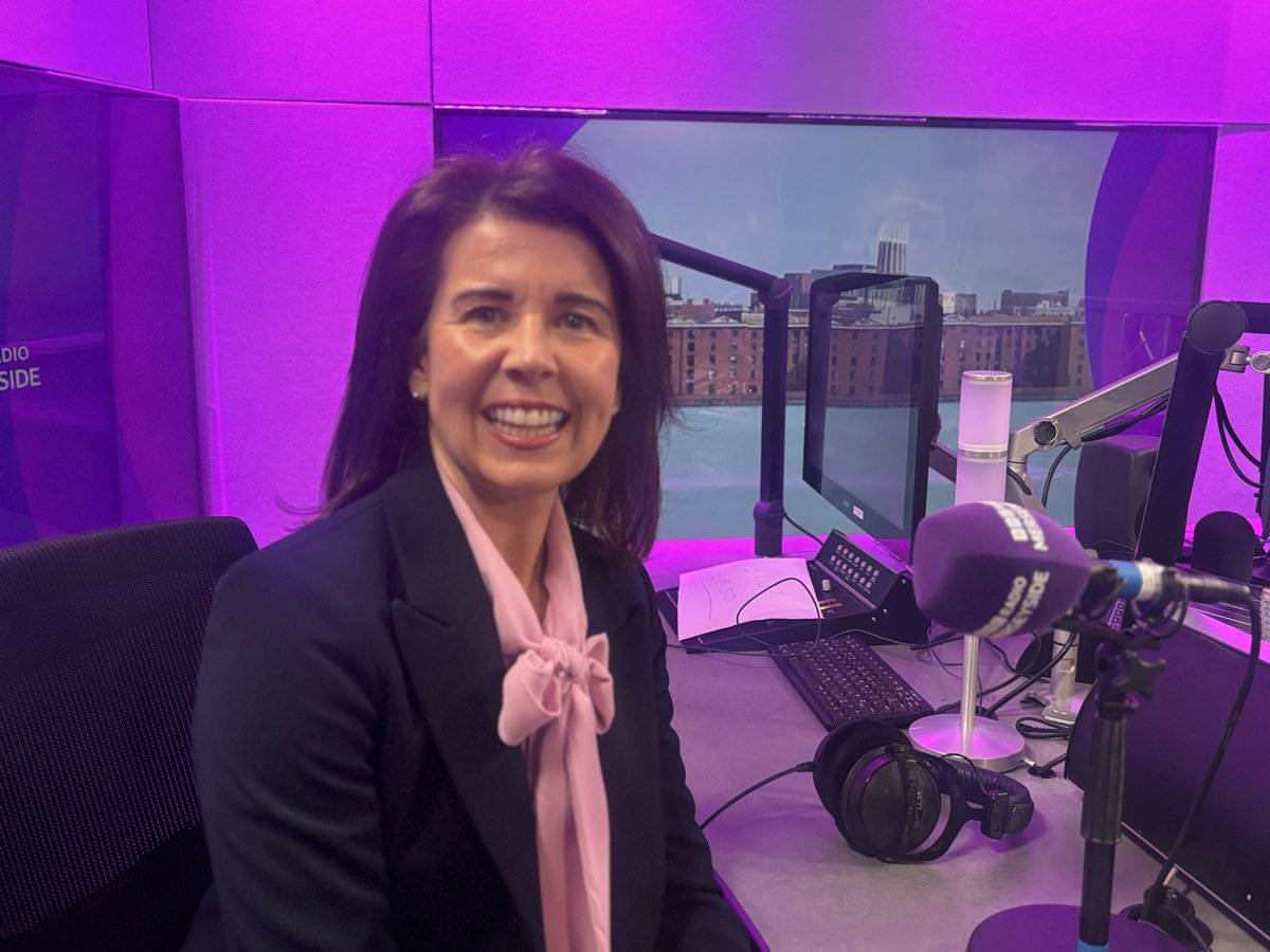 chamiltonbbc's tweet photo. Join us on the Hot Seat @bbcmerseyside this morning from 10 where we are talking #trains with Suzanne Grant MD of @merseyrail 
Get in touch with your questions 0800 731 93 33 
Or email thehotseat@bbc.co.uk https://t.co/j1FyjAWj3S