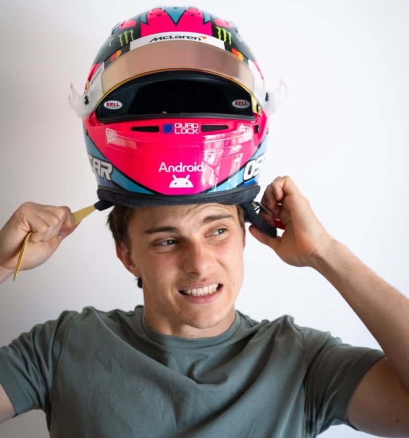 OscChaOops's tweet photo. he wants to show you his fav helmet so you ALL better be nice…. https://t.co/h70BynNNLG