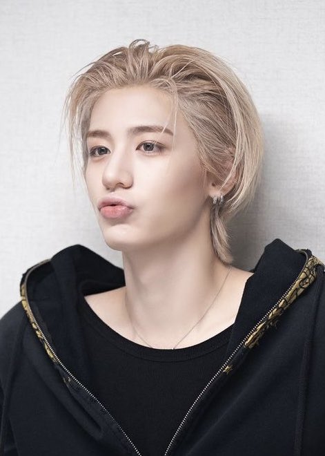 ronvasnx's tweet photo. 가끔 7 - 35살로 보임 https://t.co/lxoXdsSDy3