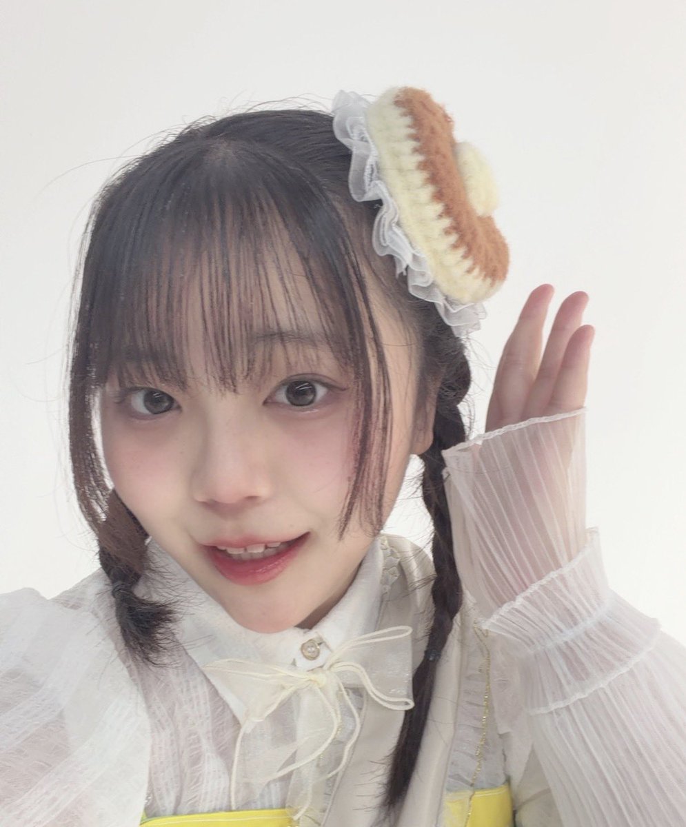 sufure_mero's tweet photo. キービジュアル公開されたー！！！
頭にホットケーキつけてみた🥞かわいいでしょ！
さらに成長した私を見せられるように頑張ります！✊🏻楽しみにしていてください！
隣のるとちゃんかわいすぎるね、、😭😭😭 https://t.co/kSkLNN7DjJ