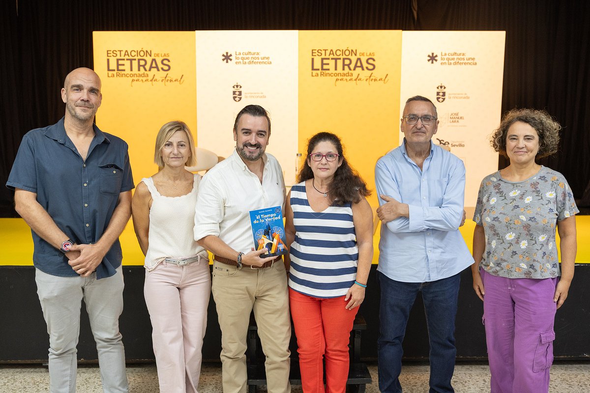 LaRinconada_Web's tweet photo. El escritor #DanielBlanco cierra el #CiclodeNovelaJuvenil en el IES Miguel de Mañara.
La Parada Otoñal #EstacióndelasLetras ha acogido el último encuentro del Ciclo de Literatura Juvenil con este escritor ganador del premio Jaén de Narrativa Juvenil y finalista del Gran Angular https://t.co/eglTi5LXDK