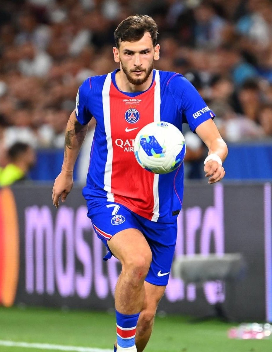 RealVersatile's tweet photo. PSG's Georgian winger Khvicha Kvaratskhelia is out for the rest of the season 

He has suffered an 𝐀𝐂𝐋 𝐓𝐄𝐀𝐑 against Barcelona in the UEFA Champions League on 20 Oct 2026 

Does this now mean PSG will invest Antonio Nusa or what are your thoughts? 🤕 https://t.co/XcZWhL9Aho