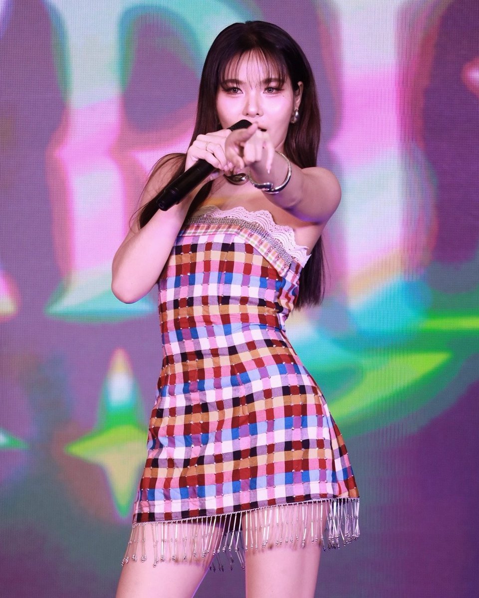 DerlaOfficial's tweet photo. DERLA : AOMAM | EYE | PIN ✨️💃

#DERLA 
#aomamswy #eyepalita #Pinsuchanan
#KongthupsMusic
#KongthupsMusicLaunchDay https://t.co/9nVNWPskHt