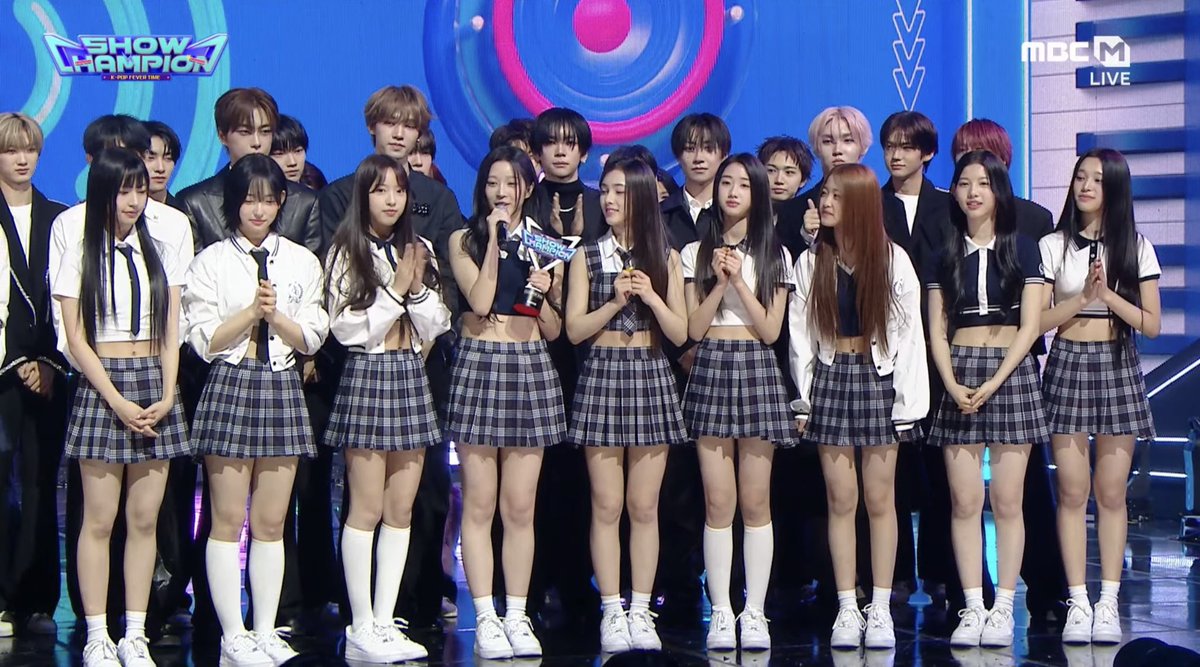 LiveShowUpdates's tweet photo. SHOW CHAMPION WINNER!🏆

Congratulations to A2O LITE for winning Show Champion this week with their song “NEON”!🥳

#A2OLITE2ndWin #NEON2ndWin 
#A2OLITE #A2O #NEON

(26/10/21) https://t.co/NwYADQzpVm