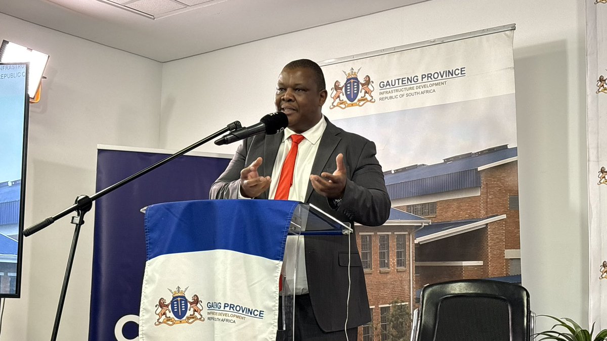GPDID's tweet photo. MEC @JacobMamaboloSA delivers closing remarks at the Johannesburg CBD Revitalisation Engagement, highlighting the CBD’s potential to drive economic growth, attract investment and support urban regeneration.

Through partnerships between government and the private sector, DID and @GIFA_SA are working to unlock this potential, restore investor confidence and create a vibrant inner city, with a model for other cities to follow.

#GautengInfrastructure