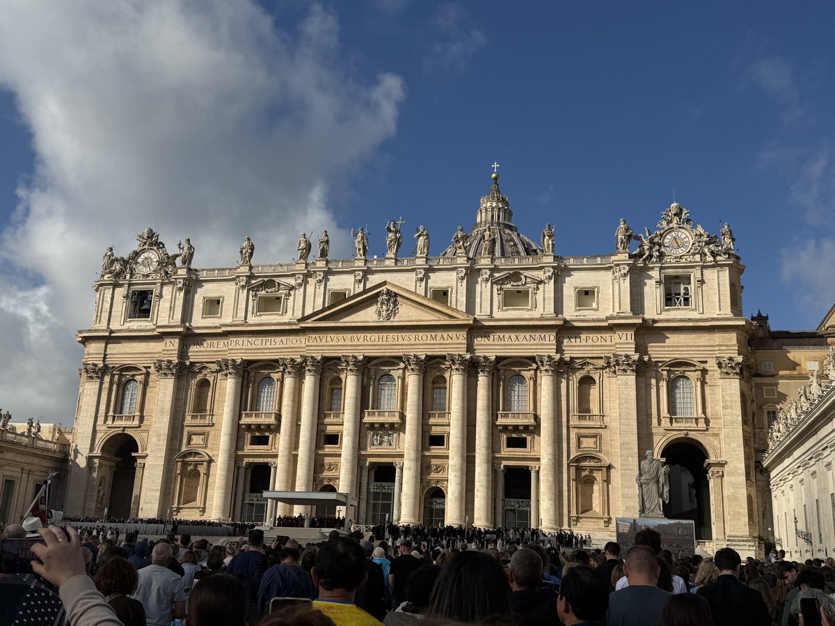 STMComp's tweet photo. A memorable day at the Vatican as our students had the opportunity to see Pope Leo XIV at the Papal Audience! There was sunshine and rain but an experience for our young people #DoYourBest #ServiceFaithFuture https://t.co/aJew9WpOdp