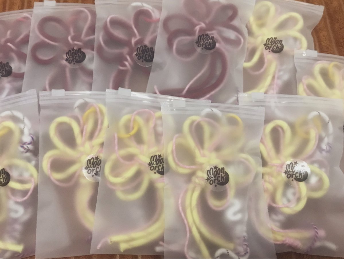 w_anggra's tweet photo. ⏳— Here's a sneak peek of my freebies,
Flower knot keychain for ROSETOPIA in Jakarta 🌸💗

See you broses~ 😘💕

#TheRose #더로즈 #ROSETOPIA
#ROSETOPIAInJakarta #RosetopiaJakartaChapter https://t.co/qA96pcdS5u
