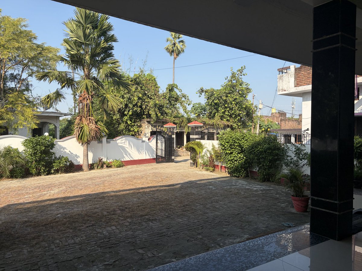 gr7ven's tweet photo. Sitting here my brother asks chachu “aas paas scene kya hai?” Crisp 50 km gaon h aas paas https://t.co/cYB3V20FGk
