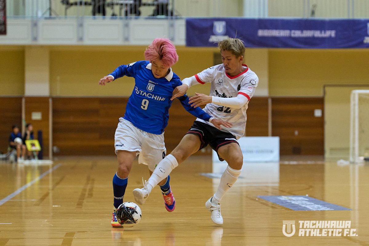 tachikawa_athle's tweet photo. 🔵11/1 PICK UP PLAYER🔵

＼ 11/1 大阪戦 注目選手👀 ／

🔥上位リーグ進出を懸けたライバルとの直接対決🔥
そんな一戦に備え「PICK UP PLAYER」をご紹介❗

🔵立川アスレティックFC
🙋‍♂️#酒井遼太郎 選手
力強いシュートとアグレッシブなプレーでチームに活力を与えるキープレイヤー💥
勝利への道を切り開く、躍動感あふれるプレーに注目です👀✨️

🟠シュライカー大阪
🙋‍♂️#加藤翼 選手
通算100ゴール超えの実績を誇る背番号10。
 大型PIVOとして、ゴール前で脅威となるプレーに要注意です🚨

6月のアウェイ戦ではラスト1秒の得点で勝利したアスレ。

11/1ホーム・泉体育館でチームを勢いづける勝利を掴み取れるか⁉️

両チームのキープレイヤーのプレーに注目です！

#立川アスレティックFC
#メットライフ生命Ｆリーグ