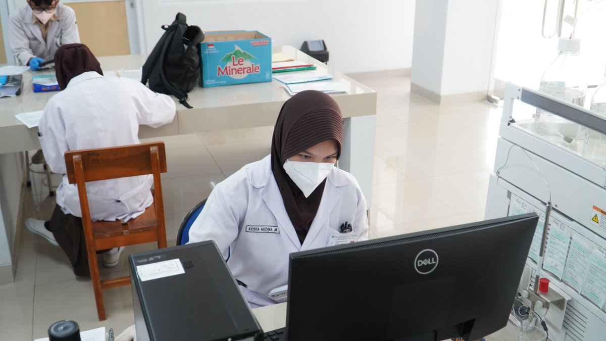 smksmakbogor's tweet photo. Melalui kegiatan ini, peserta didik diharapkan dapat menunjukkan penguasaan kompetensi dan pemahaman materi sebagai bekal untuk terus mengembangkan kemampuan diri.

Semoga seluruh rangkaian ujian berjalan lancar dan memberikan hasil terbaik. 🧪

#SMAKBO #UjianKompetensi #GCHPLC https://t.co/w8GIDMnMW7