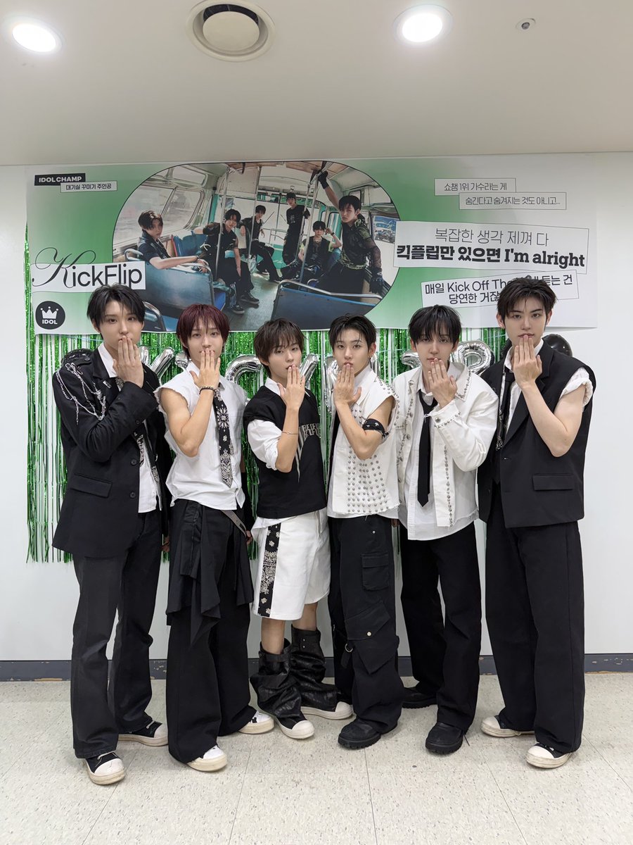 kickflip_jype's tweet photo. 📸ᴋɪᴄᴋᴋɪᴄᴋᴅᴀʏ

261021
MBC M 쇼!챔피언

#KickFlip #킥플립 
#KICKOFFTHEWALL_Pt1
#KickOffTheWall https://t.co/GjvBcnFY2Y