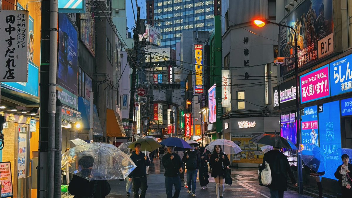 ukitheocog's tweet photo. 也是两个故乡了🥲对香港就没太多感觉
[阴秋秋和雨兮兮都是四川话里形容天气的] https://t.co/9UecZbs6Oh