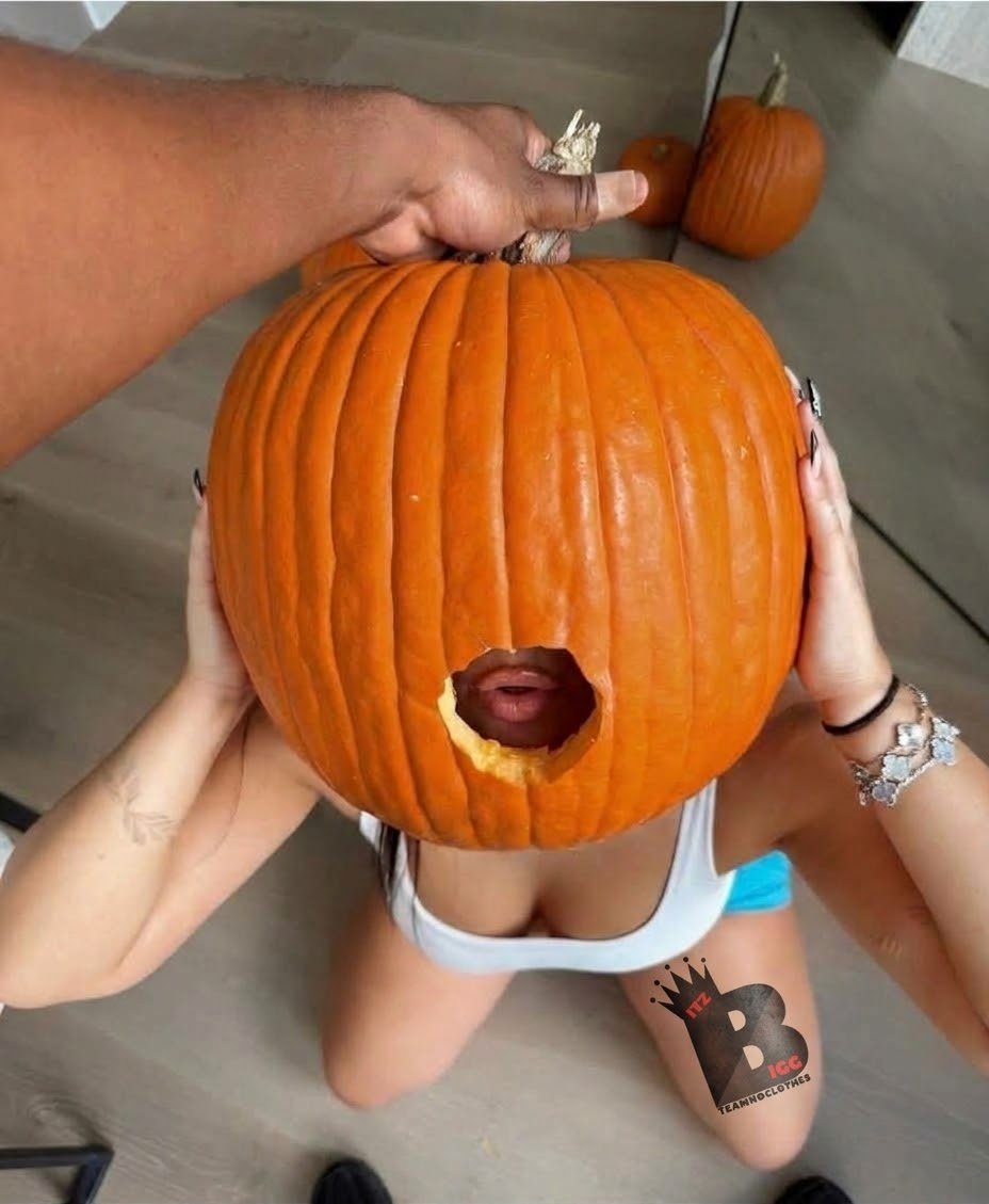 RobertBigg2's tweet photo. I love #Halloween Freaky month of the year #Swalloween https://t.co/DIRx1GQnp2