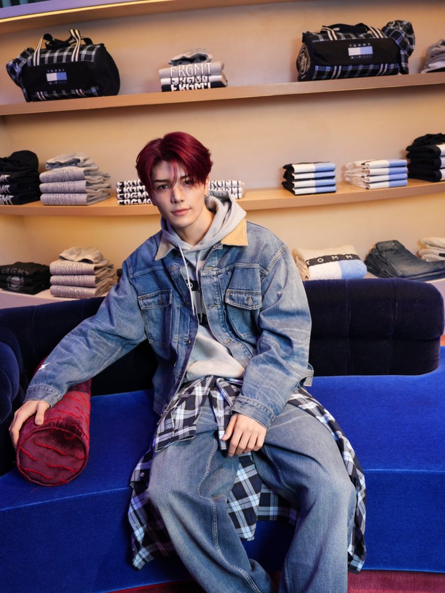 TommyHilfigerJP's tweet photo. #MAKI（&amp;TEAM）が纏う Tommy Hilfiger x FRGMT のデニムスタイル。

ストリートカルチャーとプレッピーが交わる、新しいスタイルをこの秋に。

着用アイテムはこちら
https://t.co/uxKQRX9SXG

#トミーヒルフィガー #FRGMT #THxFRGMT https://t.co/Orc8f40pOb