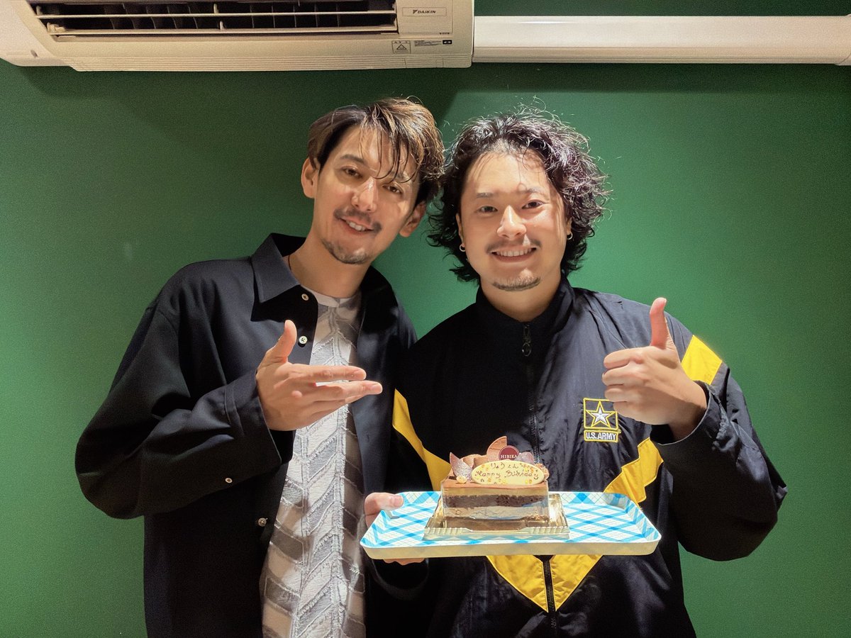 takashi__0128's tweet photo. ミュージカル『新テニスの王子様』
The Final Stage
本日もありがとうございました！
そして昨日畠の誕生日🎂おめでとう🎉✨✨✨
#新テニミュ
#ファイステ https://t.co/3uf44RiAKb