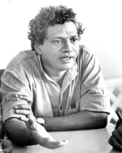 Iam_Rohit_G's tweet photo. Mother of all Co-Incidence!!

> both comes from same Leftist Ideology

> Both Oppose RSS and BJP

> Both started their career from young age in Politics

> Both have curly hairs

> The face card is also same!!

    Sitaram Yechury              Saurav Das https://t.co/WO0eghKv1O