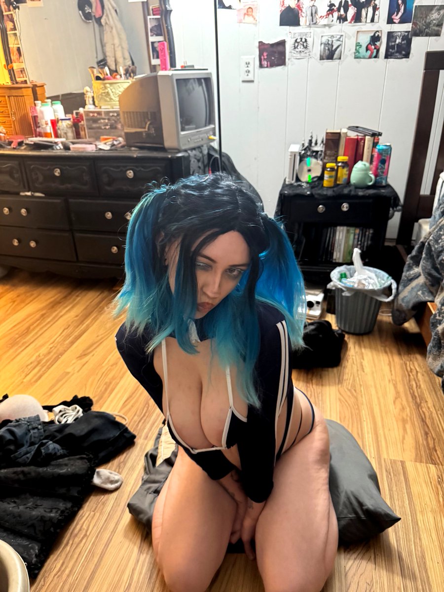 Awarrick12's tweet photo. #bluegirl #animeswimsuit #irlanimegirl #bluehair #bluebaddie https://t.co/JPFzla2jaF