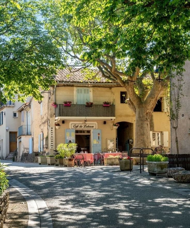 echoesofworld's tweet photo. Provence, France https://t.co/rXjDsadHB2