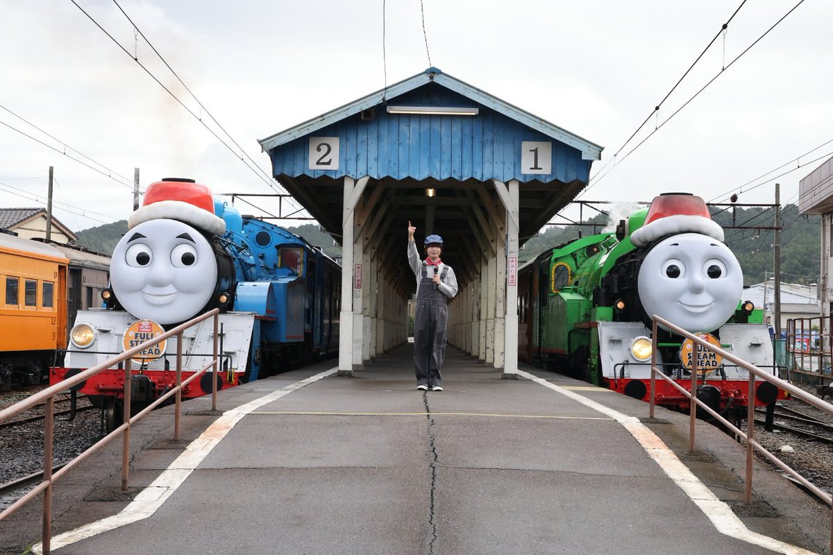 oricon's tweet photo. なにわ男子・大西流星
「きかんしゃトーマス号」に大興奮🧡

「幻想的で本当に幸せな時間」🚂　
全線復旧を目指す大井川鐵道にエールも
https://t.co/4B7uWMzfLB https://t.co/PhhkP5rmbw