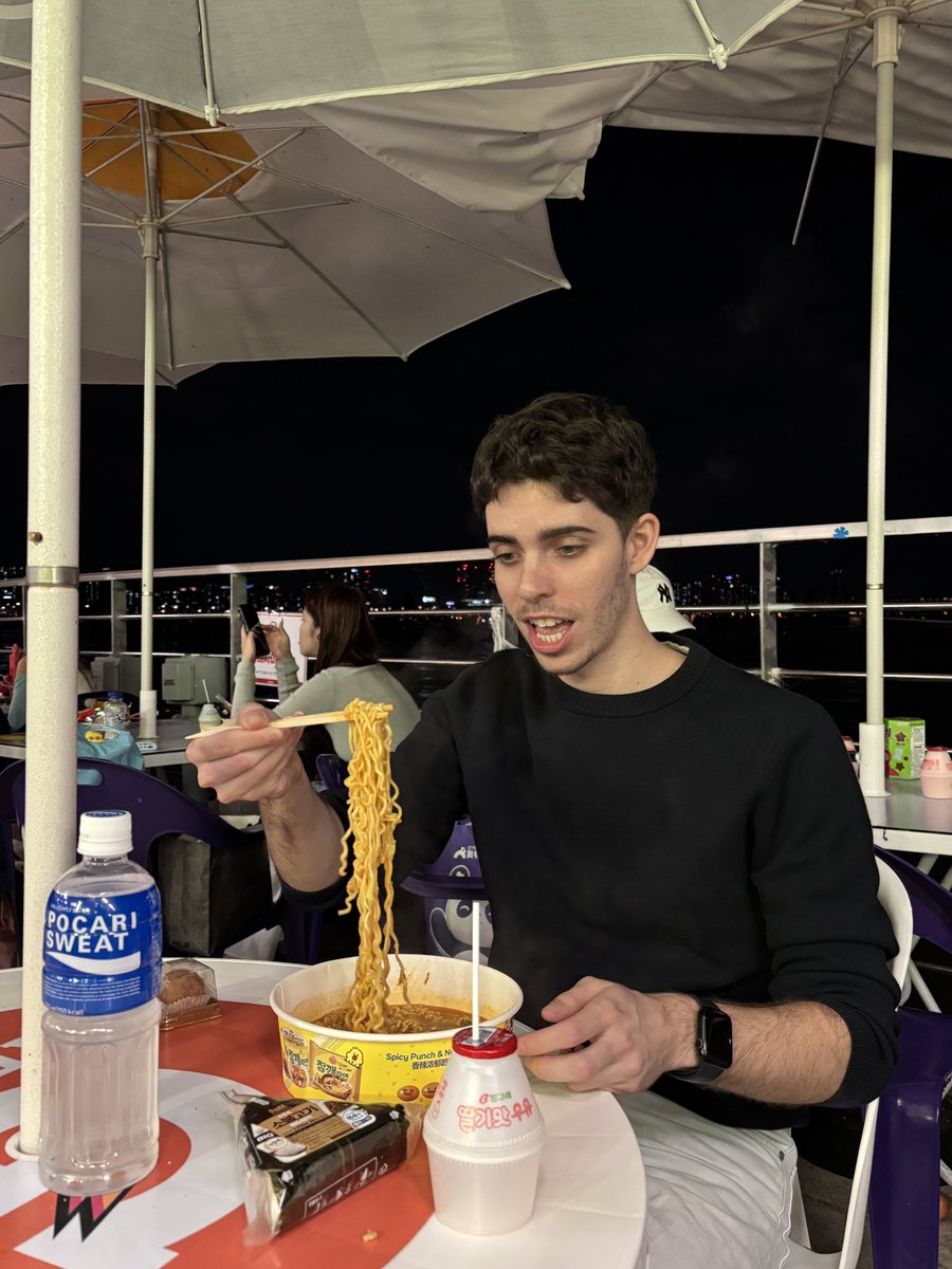 ADRIANBIOSCA's tweet photo. in seoul for: 🧖🏻💆🏻‍♂️🛍️🍜 https://t.co/tISZRH05Bq