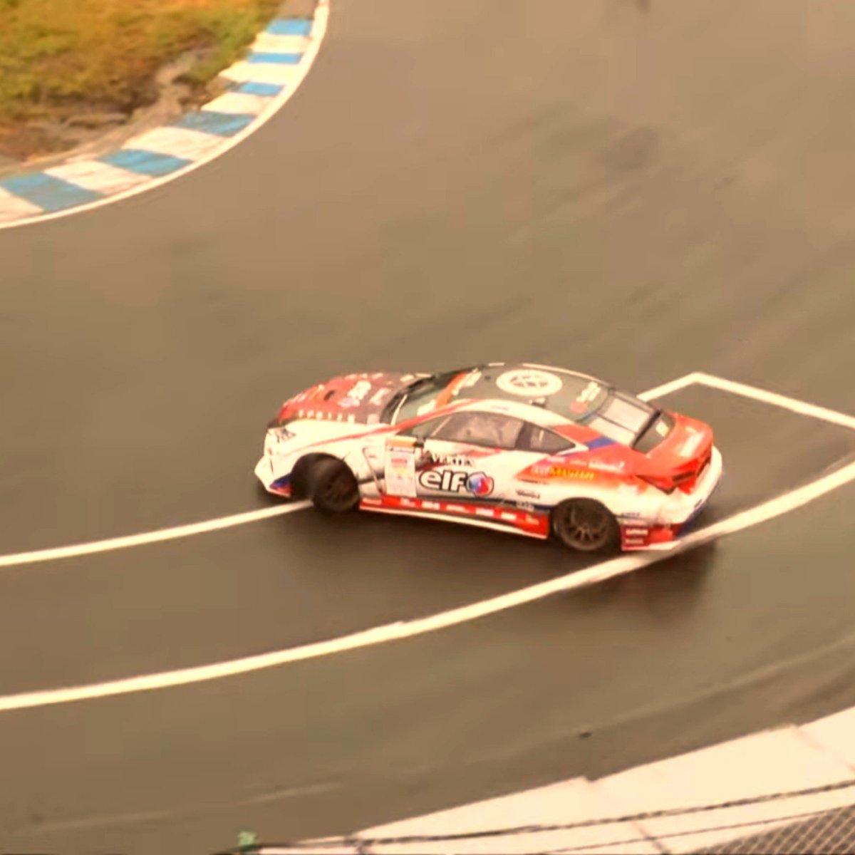 SS23812435's tweet photo. 今日の上野選手
2号機のレクサスでエビスドリフトその1
#D1GP  #teamvertex #elf #UPGARAGE #シバタイヤ #RACINGGEAR #ecumasteremu
#TARMAC https://t.co/ctAolBpTvh