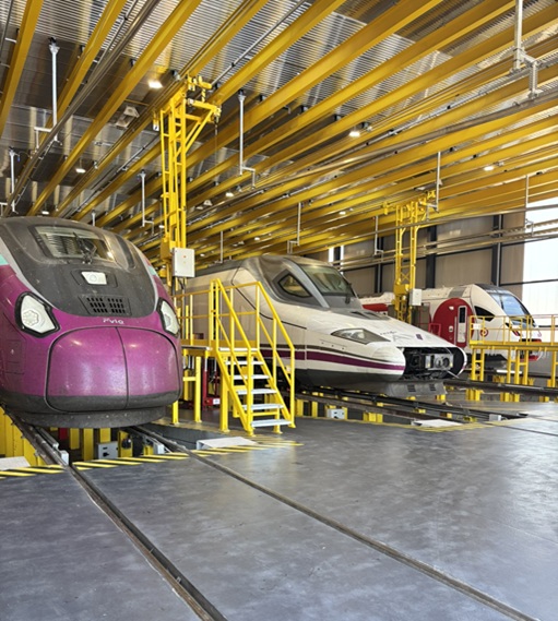 Renfe's tweet photo. Buen día.  
Bon dia.  
Egun on.  
Bo día.  
#Felizviernes y #felizfinde

(Fotografía cortesía de @AlbertMagu. Muchas gracias, Albert.) https://t.co/UKLYXMTs7G