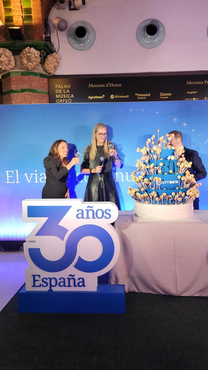 TICSud's tweet photo. 🔵🔴🟡El gerent del #TICSud, Sergi Novo, al 30è aniversari de @NTTDataSpain!

👏 Tres dècades impulsant la tecnologia, la innovació i la transformació digital d'una empresa que compta amb més de 4.000 professionals a Catalunya.

Gràcies per comptar amb nosaltres i enhorabona!🚀 https://t.co/cjZ4RrAHFl