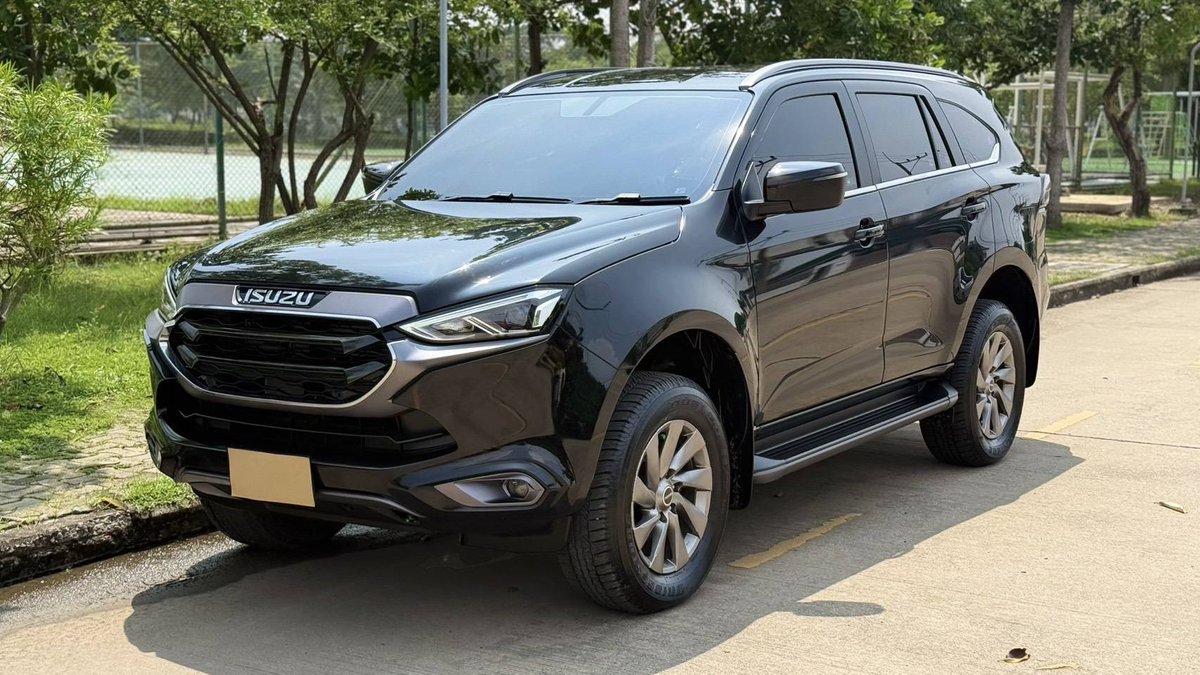 PawnCar's tweet photo. Isuzu mu-x ปี2023 สีดำ เครื่องยนต์ 1.9 ดีเซล เกียร์ออโต้ พวงมาลัยมัลติ แอร์แบ็ค จอ+กล้องถอย ปุ่มสตาร์ท ภาษีมิ.ย.68 เอกสารครบ ราคา 270,000

ช่องทาง ติดต่อ
Tel. 085-514-1790
Line @car_speed (มี@ด้วยนะครับ)
หรือกด link นี้ https://t.co/L2n32wjcGV
Twitter @PawnCar

🌺
#รถหลุดจำนำ https://t.co/r3tpN0v7EV