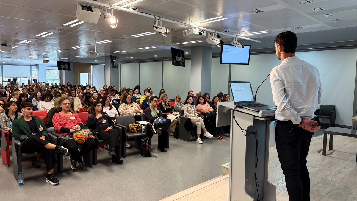 icscat's tweet photo. 📍La Jornada compta amb la participació de professionals d'arreu del territori que presenten projectes per incorporar la perspectiva de gènere a @primariaicscat. 

✏️ S’hi comparteixen casos d’èxit en l’abordatge de la violència masclista, l’atenció a les persones grans, el suport a la maternitat i paternitat, l’educació afectivosexual, la prevenció cardiovascular i la salut comunitària i l'anàlisi de la qualitat assistencial amb perspectiva de gènere.