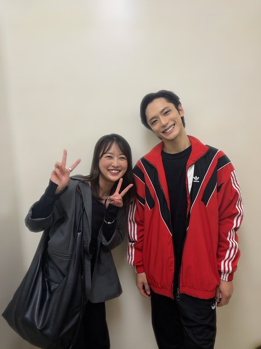TakenoRuri's tweet photo. 土方さ…あれ、違う
近藤さん…？？？？

もしかして私の記憶、無くしちゃってません？

姿が変わっても、新選組を想う気持ちと刀を振る姿は変わらなくて、気がついたら目で追ってました🌸
#薄ミュ　#真改黎明録 https://t.co/3bcoeNOc8p