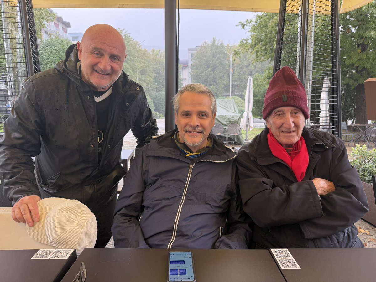 MachineGun1967's tweet photo. Look who we’ve bumped into in Como @NormanWhiteside ? #MalteseSupportersClub 🇾🇪 https://t.co/GGQ7axbGva