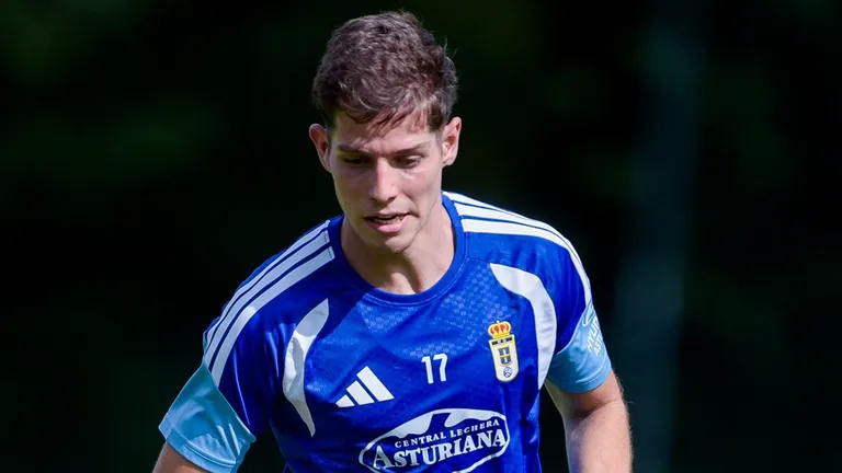 _RadioRO_'s tweet photo. NOTICIA.
Novedades en el entrenamiento del Real Oviedo.

✅ Alexandru Isfan y Estanis Pedrola completaron el entrenamiento.
☑️ Julián Calero pudo contar con Youness y Aisar Ahmed.

Vía: @lavozdeasturias https://t.co/AgcxXJQlvo