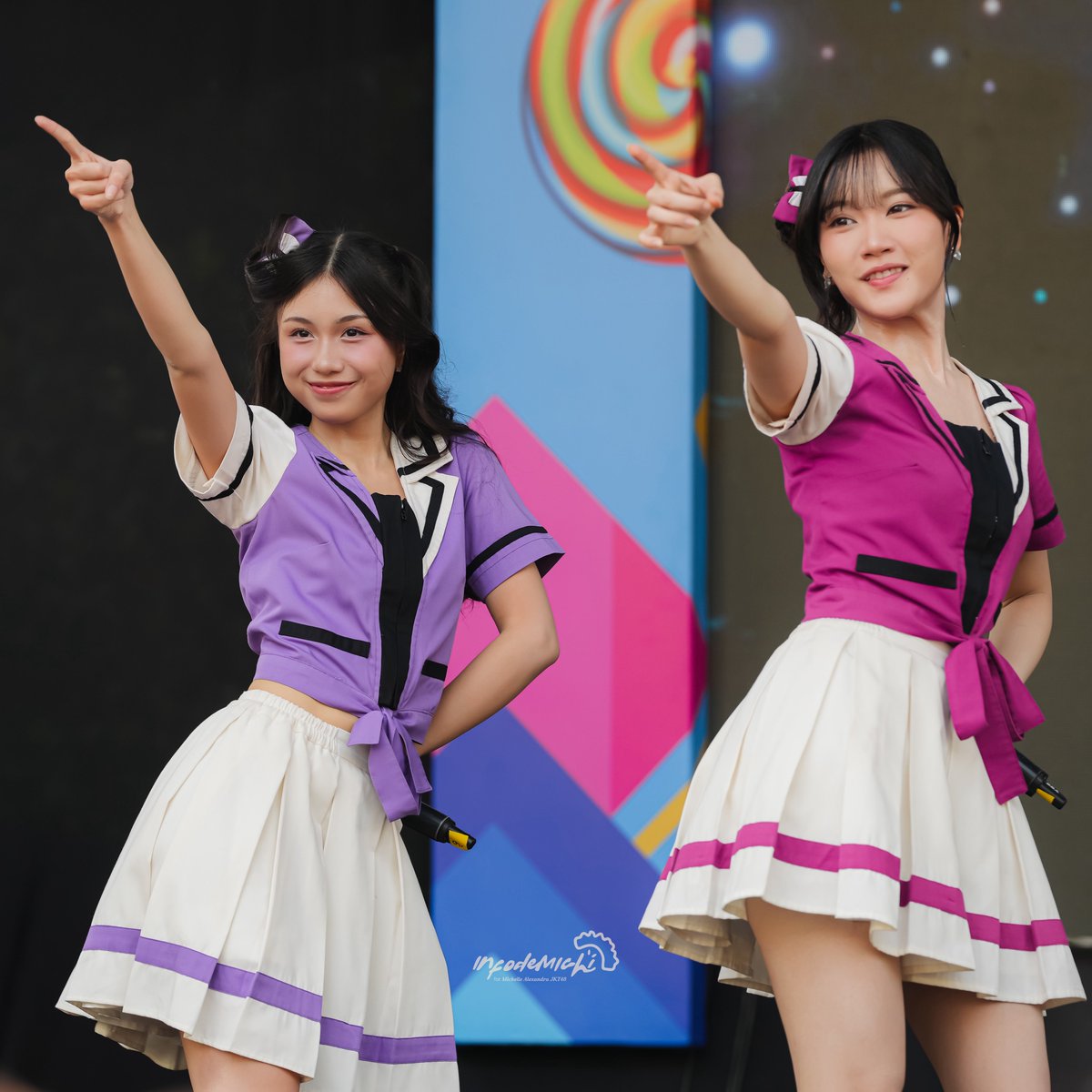 InfoDemichi's tweet photo. Been so long since we had a moment like this again aka having Mamacha accompany her for a school festival performance lol 💜❤️

📸: @Michie_JKT48 @L_MarshaJKT48 https://t.co/EnrWchfJD9