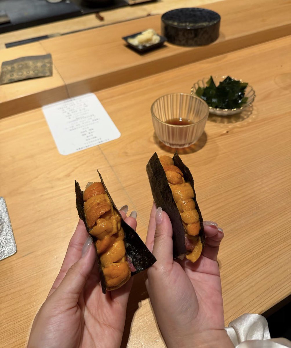 yuyudayo0924's tweet photo. 「30代になると今抱えてる悩み全てどうでも良くなるよ〜」とお姉様方に言われるからほんと早くこの27-29過ぎ去ってくれ〜思いつつ、多分みんなここで仕事も恋愛もめっちゃ悩んでもがくから、30になって急にトンネル抜けれるんだと思って今は悩むこと自体も前向きに捉えようとはしてる、いろーんな経験を経て人と比べず自分が幸せならそれでいいよねって思える大人になっていきたいな