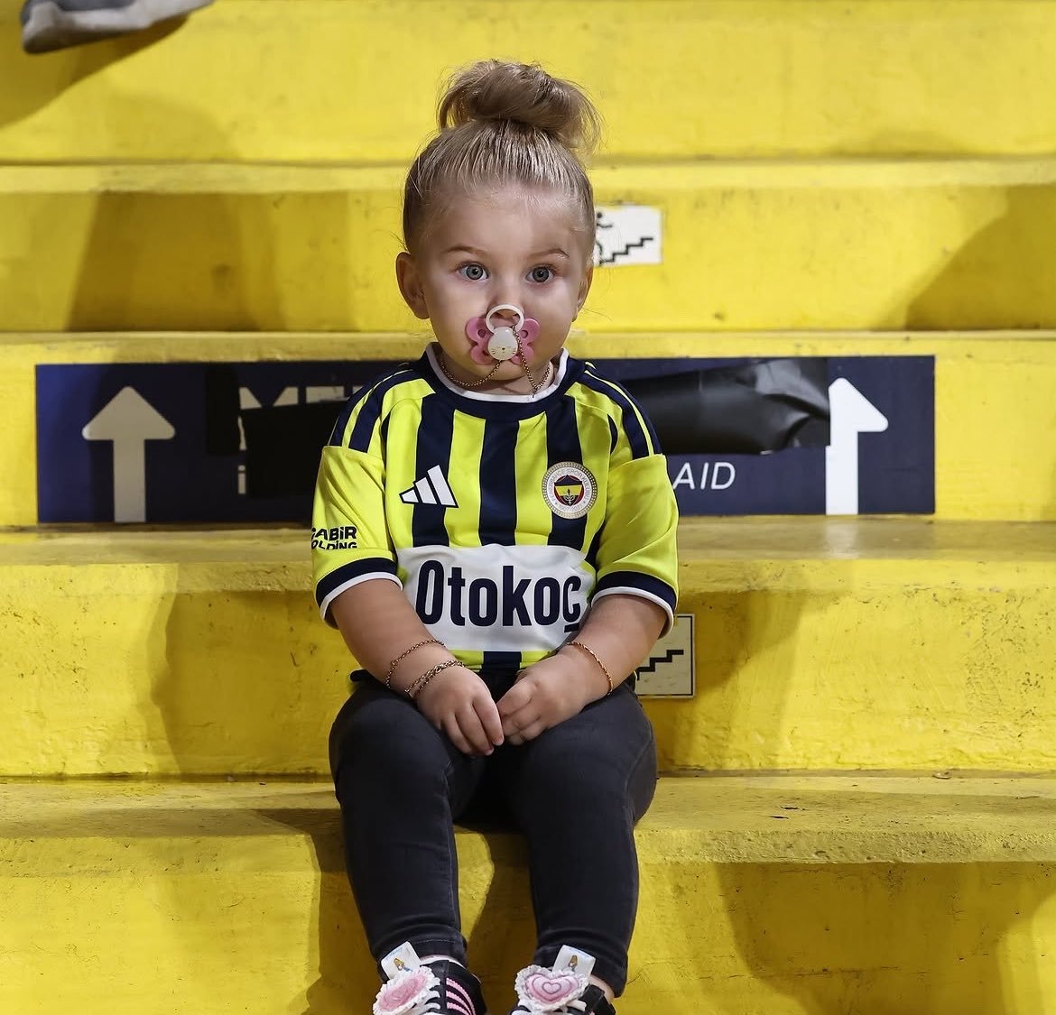 Yellownavybl tweet picture