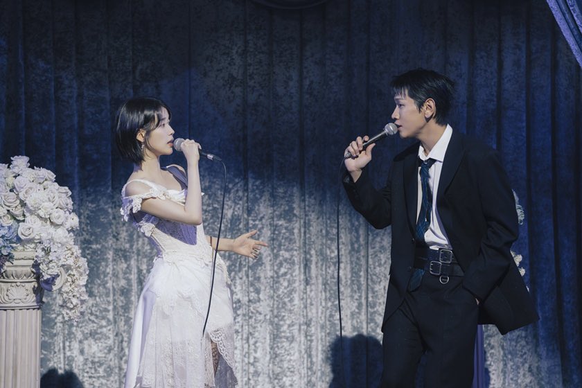 iuedelweiss's tweet photo. [지니 매거진] 크러쉬 ‘삐그덕 (Feat. 아이유)’ 비하인드 사진 속 아이유

[Genie Magazine] IU in behind the scenes photos for Crush’s “seesaw (Feat. IU)”

#아이유 #IU https://t.co/rVJWYYNLpq