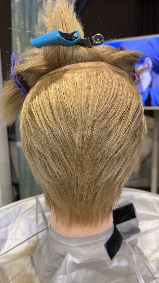amuu0501's tweet photo. 다이소에 이 빗 나왔길래 써봤는데....
셀프셋팅하시는 분들 추천합미다
손에 스프레이 별로 안묻히고 빠르게 야르결셋팅 할 수 있음
(싸게살분은 중샵ㄱㄱ) https://t.co/3j6rzcSIN2