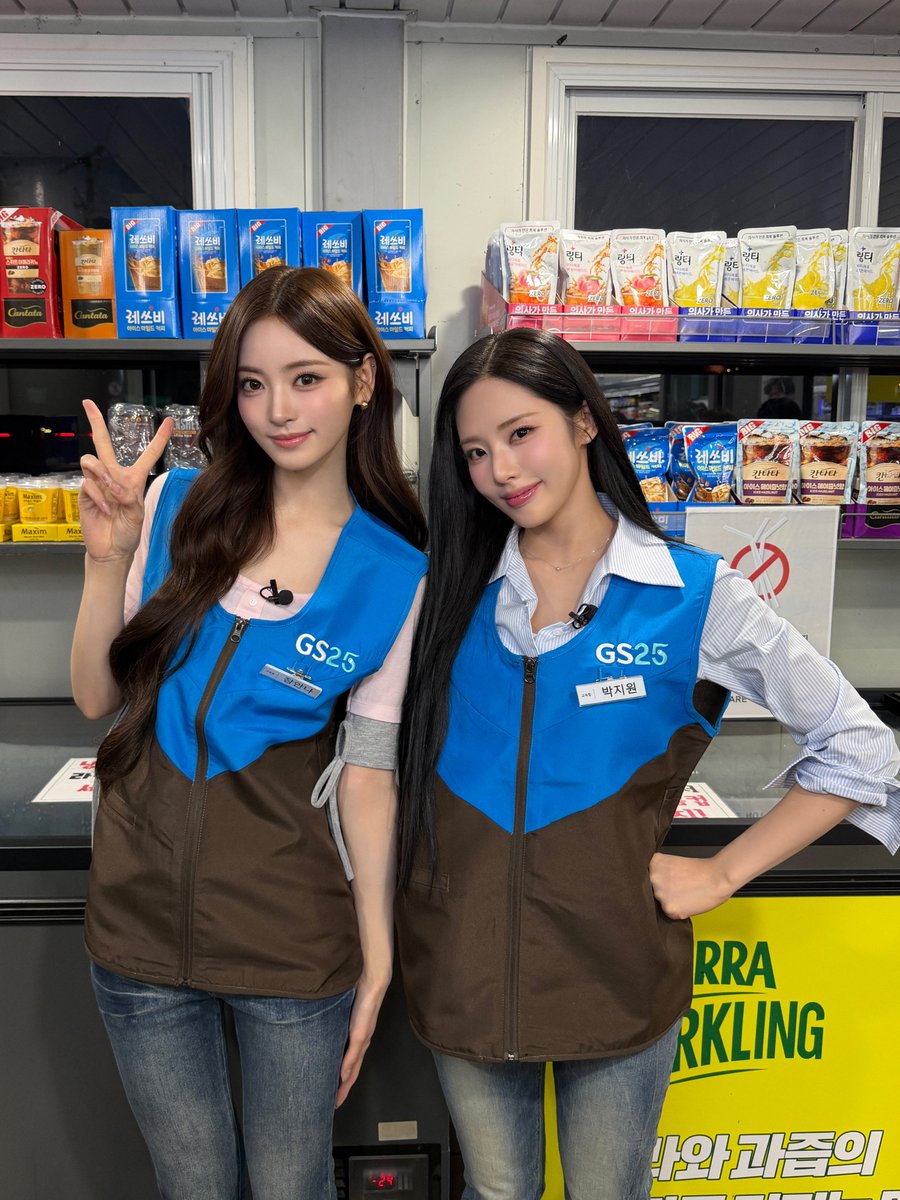 OFFICIAL_MEOVV's tweet photo. [📹] 한강에서 라면 먹고 가실? 🍜ㅣ한강 야간 편의점 알바ㅣ워크돌ㅣ프로미스나인 지원, 미야오 안나

🔗 https://t.co/iGgo22vTrg

#MEOVV #미야오
#ANNA #안나
#GOHARD #MEOVV_GOHARD
#THEBLACKLABEL #더블랙레이블 https://t.co/QDtT5OD8xg