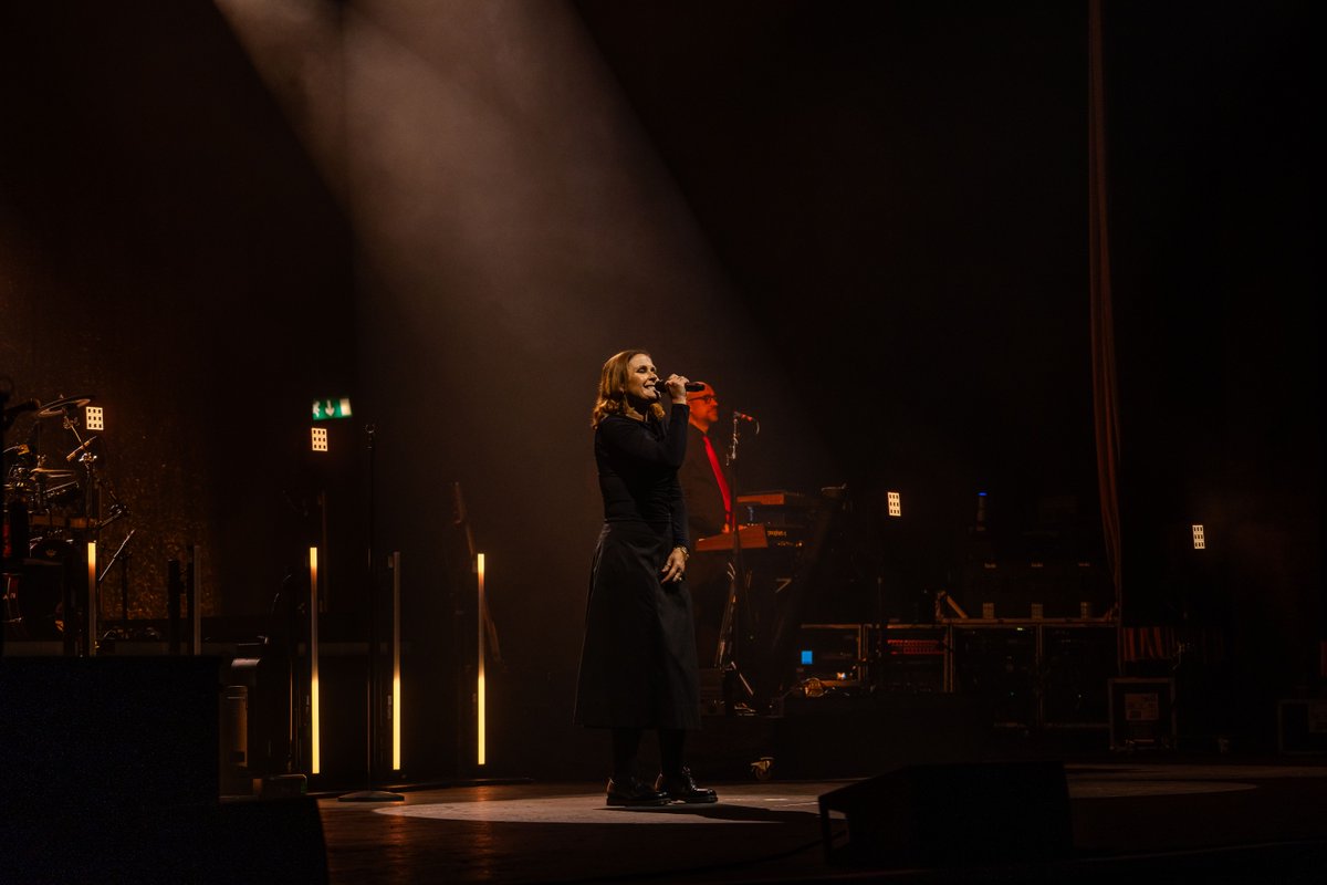 O2ApolloManc's tweet photo. Last week the legendary @AlisonMoyet played an incredible SOLD OUT show at #O2ApolloManchester ❤️

📸 Christina Thompson 
🗓️Fri 16 Oct https://t.co/VZ5elfR9Xm