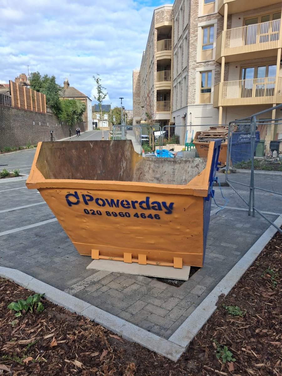 HigginsPartner's tweet photo. Last month, residents around our Fulham Quarter, Hartopp and Lannoy development took part in a summer clean-up day, kindly supported by @PowerdayPLC.

♻️ The event helped residents declutter responsibly, with zero waste sent to landfill.

@LBHF #sustainability #socialvalue https://t.co/wLAbvkPLh1