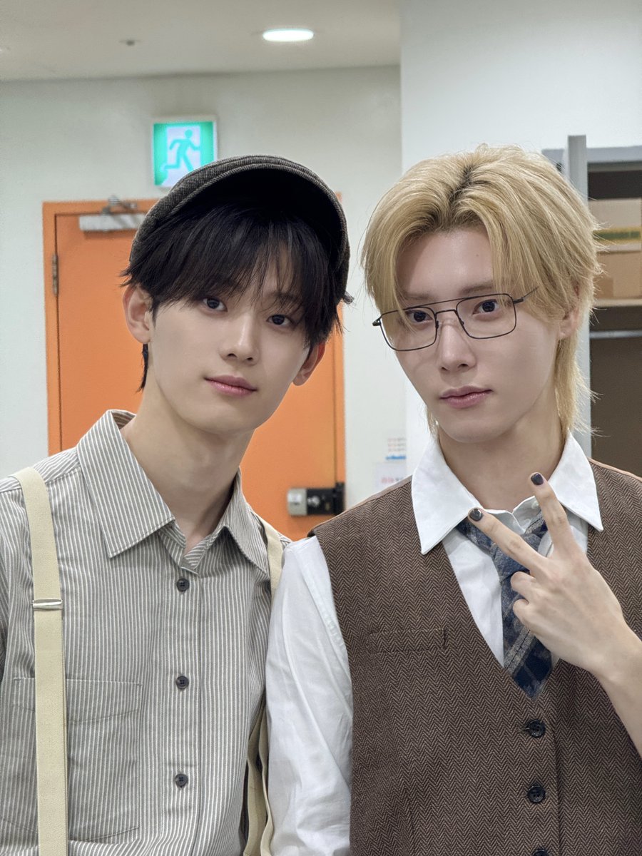 hrtzwav's tweet photo. [hrtz.pic] 261021

오늘의 스페셜 MC🕵️‍♂️✨

#hrtzwav #하츠웨이브
#TheSecondWave_MOMENTUM
#MOMENTUM #SundayMorning https://t.co/lAZUHO8vXu
