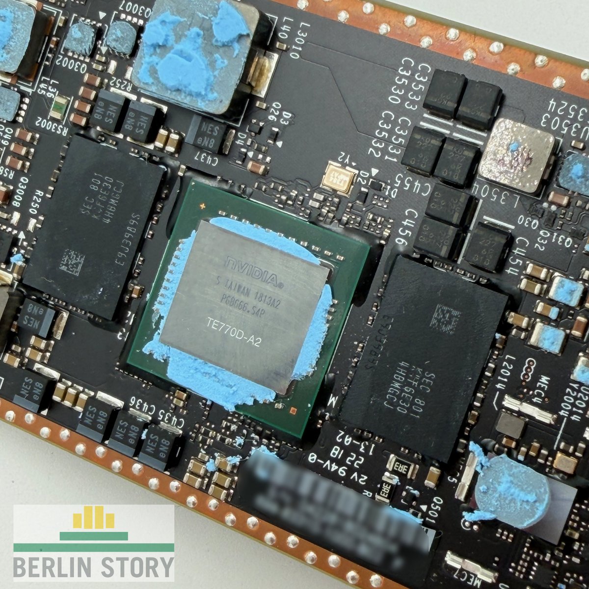 berlinstory's tweet photo. Im Tempodrom redet bei der #gtcberlin der NVIDIA Chef. Wir zeigen nur wenige Meter weiterim #Ukraine Museum (im #Berlin  Story Bunker) eine russische KI-Drohne, welche einen NVIDIA Chip nutzt. https://t.co/CqJF40Q6Ng https://t.co/zEE9HQuLUv