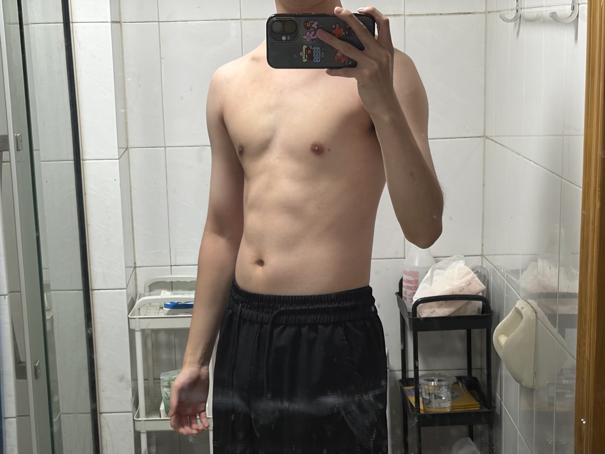 yao_sha38638's tweet photo. 受不了了这个胸就是练不大，但是自己现在的状态感觉还行啊，有没有喜欢我这种的 https://t.co/sMctp3uJcQ