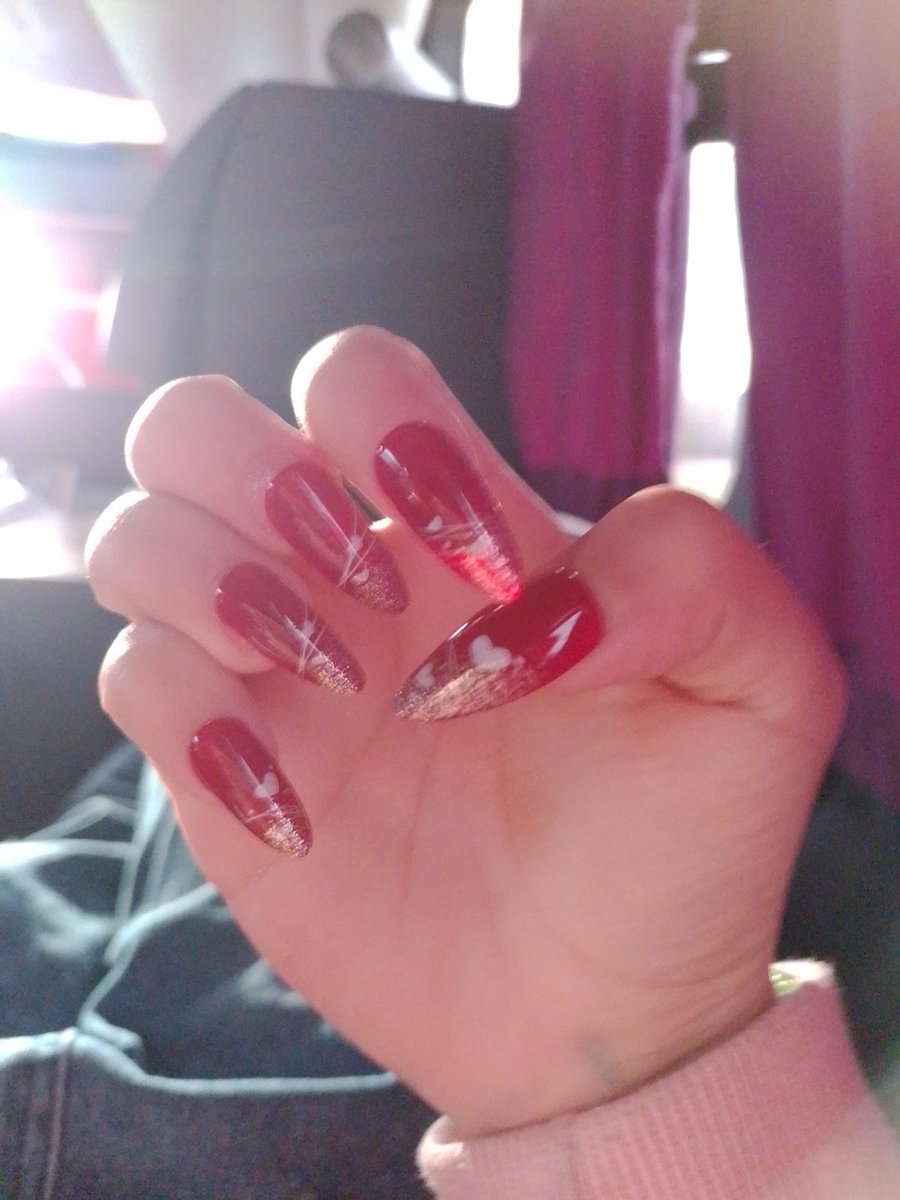 shotito16's tweet photo. miren mis uñas, tengo unas ganas de arrancarmelas  pero será después del concierto https://t.co/hyXnCoNjAf