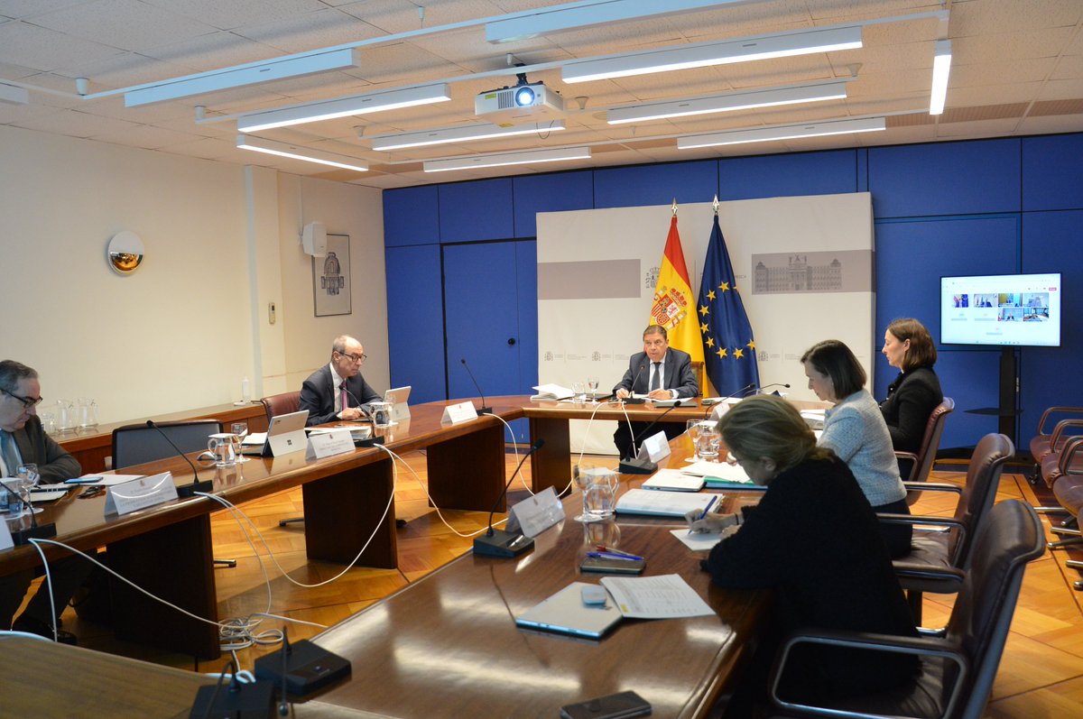 gobmapa's tweet photo. El Gobierno distribuye entre las comunidades autónomas fondos agrarios por 69,2 M€.

Dispondrán de flexibilidad para diseñar apoyos en favor de los agricultores más afectados por el aumento de los costes de fertilizantes y energía.

Más información: ⤵️
https://t.co/Fh2t49O1mp https://t.co/XmrvxPniSn