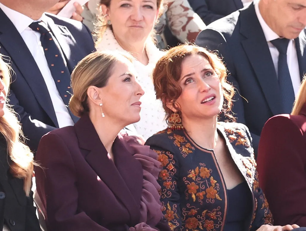 ESKHE_ES's tweet photo. 🚨ÚLTIMA HORA | 

Isabel Díaz Ayuso traslada su despacho a la sede del Canal de Isabel II en Chamberí.

- El PP excusa la salida de Sol a las obras en la Real Casa de Correos

- No hay comentarios sobre la acampada, pese a ser el motivo del traslado. 

#Ayuso #Madrid #PP #FrenteAmplio #Oposición #LibertadDeExpresión
