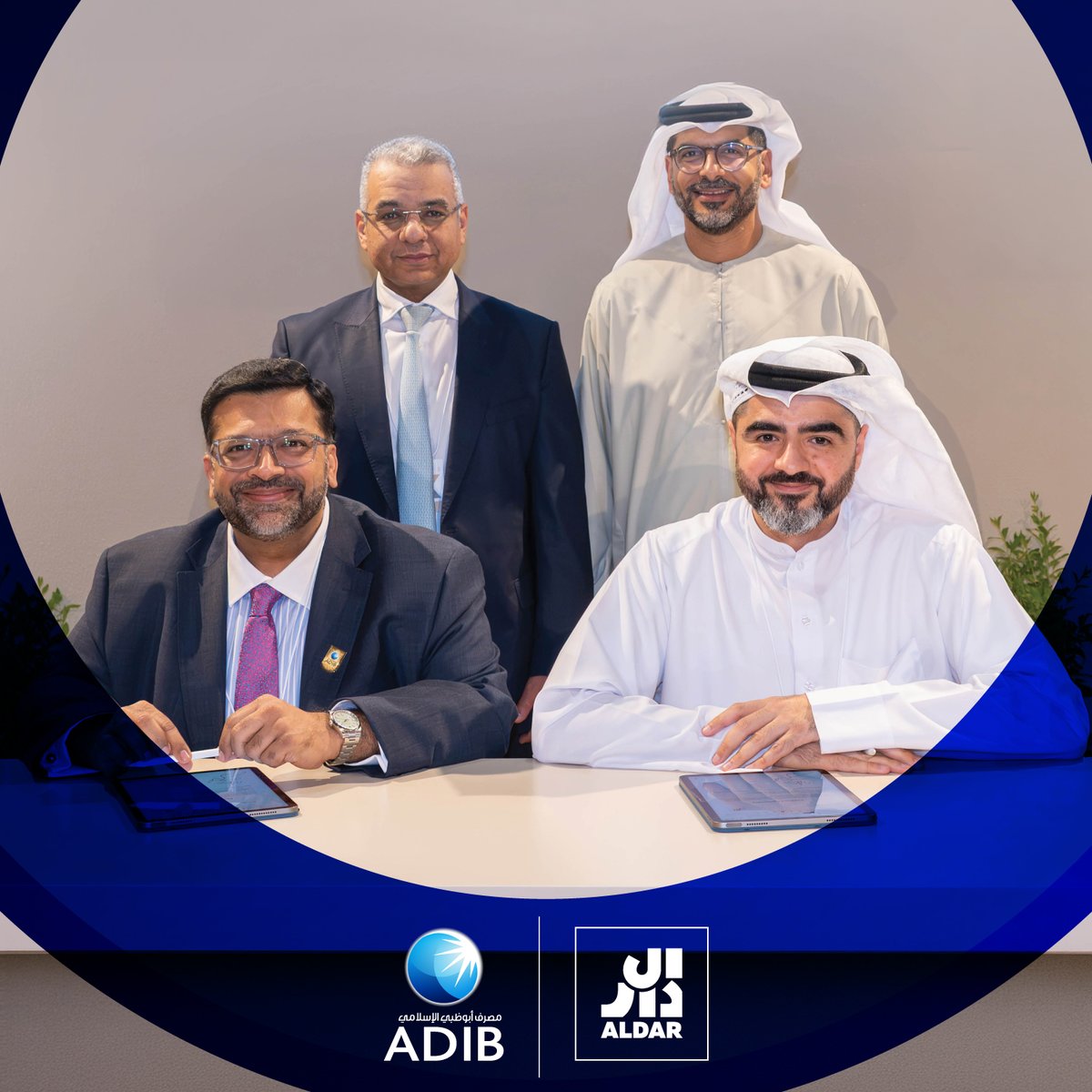 ADIBTweets's tweet photo. يسرّنا في مصرف أبوظبي الإسلامي الإعلان عن شراكتنا مع مجموعة الدار لإطلاق بطاقتين مغطاتين تحملان علامتينا التجاريتين، وتمنحان المتعاملين مكافآت إضافية ومزايا حصرية تغطي محفظة المجموعة المتنوعة من العقارات والتعليم ووجهات الضيافة والتجزئة.

وترتبط بطاقتا Visa Infinite  و Visa Platinum المغطاتان من مصرف أبوظبي الإسلامي والدار ببرنامج الولاء الرقمي للمجموعة "دارنا"، بما يتيح للمتعاملين الحصول على مكافآت تصل إلى 10% على هيئة نقاط "دارنا" مقابل الإنفاق المستوفي للشروط في مراكز التسوق والفنادق وملاعب الجولف والمطاعم والمرافق الترفيهية المشاركة التابعة للدار، وما يصل إلى 1.5% على المشتريات المؤهلة من عقاراتها وسداد الرسوم التعليمية لدى "الدار للتعليم".

ومن خلال هذه الشراكة، يمكن لمتعاملينا الاستفادة من مزايا ومكافآت إضافية لدى أبرز وجهات التسوق والحياة العصرية، بما فيها "ياس مول" و"الغاليريا جزيرة المارية" و"مركز التجارة العالمي أبوظبي" و"ممشى السعديات" و"الجيمي مول" في العين، وستشمل المكافآت أيضاً وجهة "سعديات غروف" المرتقبة.

لقراءة البيان الصحفي كاملاً، تفضل بزيارة https://t.co/XNbJ3ODPmN 

#مصرف_أبوظبي_الإسلامي #الدار #فيزا #دارنا #البطاقات_المغطاة #الصيرفة_الإسلامية

@aldar